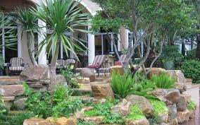 1001 idees et conseils pour amenager une rocaille fleurie charmante decoration jardin pierre decoration jardin amenagement jardin en pente