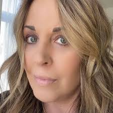 Lori Lassen's Instagram, Twitter & Facebook