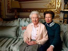 Elizabeth ii), полное имя — елизаве́та алекса́ндра мари́я (англ. Opublikovany Tri Novyh Portreta Elizavety Ii S Pravnukami Detmi I Sobakami K Ee 90 Letiyu Hello Russia