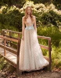 Εντυπωσιακά φορέματα για μια εντυπωσιακή κουμπάρα | WeddingTales.gr