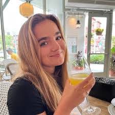 Nicole Crumpler's Instagram, Twitter & Facebook