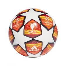 Il tanto atteso match finale della champions league 2018 avrà luogo allo stadio nsk olimpiyskyi di kiev, il grande e vasto stadio olimpico della capitale ucraina, il 26 maggio 2018. Adidas Finale Capitano Mini Ball Champions League 2018 19