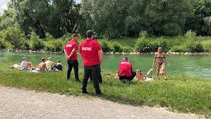 Empörung an der Isar: Security weist nackte Frauen zurecht – das sagt die  Stadt | Abendzeitung München