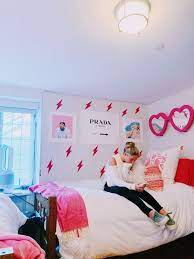 Entryway living room dining room kitchen bedroom office view all rooms. Pinterest Chloechristner Preppy Room Dorm Room Designs Dorm Room Inspiration