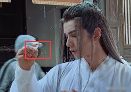 Đạo diễn Quách Kính Minh lộ ảnh vào khách sạn cùng mỹ nam Thanh Xuân Có  Bạn, màn "sủng ái" công khai bị Cnet đào lại