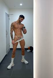 Yanni, ce beau brun ténébreux va témoustiller ! - Gay Beur