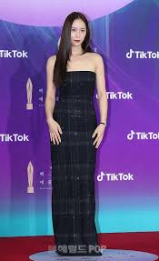 The secretariat of the baeksang arts awards paid special attention to abiding by the quarantine measures disinfecting and adequately ventilating the the event ended in success with many taking the award in various categories. Gqn57cofhrm8ym