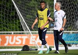 Kylian mbappé struggling to accept olivier giroud's overtures. Yl6olqhunhxuam