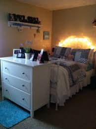 Put A Small Dresser At The End Of The Bed Small Room Design Bedroom Arrangement Small Bedroom