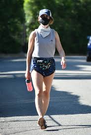 Still dating her boyfriend jeff baena? Aubrey Plaza And Jeff Baena Out For A Hike In La 05 11 2020 Celebmafia