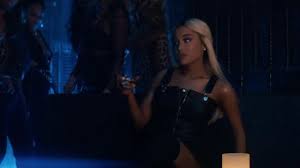 She tells him to break up with his girlfriend so ariana can have him for herself. The Dress At The Zipper Of Ariana Grande In Her Music Video Break Up With Your Girlfriend I M Bored Spotern