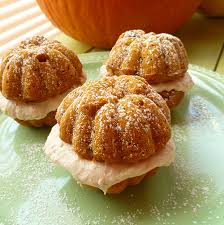 Sprinkle the tops with sugar. Pumpkin Apple Raisin Bran Muffins With Cinnamon Buttercream