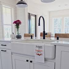 Black And White Farmhouse Kitchen Farmhouse Kitchen Trendy Farmhouse Kitchen Farmhouse Sink Faucet Modern Farmhouse Kitchens