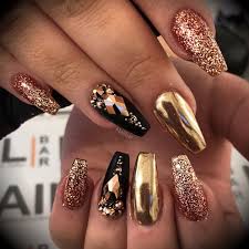 1000 cristales para decorar uñas tornasol negro y dorado bs 5. Irieshoecloset Unas De Gel Doradas Unas Negras Con Dorado Manicura De Unas