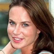 Footballers' wives extra time season 1