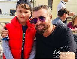 Catalin botezatu had passed the entrance examination for the study of nuclear physics, but then wanted to go to theater studies, but. Pardon Cafe Bar Restaurant CÄƒtÄƒlin Botezatu ImpreunÄƒ Cu Albert Rafa VÄƒ UreazÄƒ Un PaÈ™te LiniÈ™tit È™i Fericit De Pe Ceamaifrumoasastradadinsibiu Poftim Nu Poftim Pardon CÄƒtÄƒlin Botezatu And