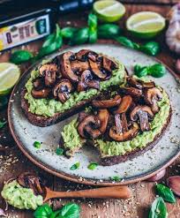 Avocado Toast Mit Knoblauch Pilzen Rezepte Knoblauch Pilze Gesundes Essen