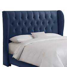 Marine, bleu marine, bleu marin, gros bleu sont des noms de couleur désignant une ou plusieurs nuances de bleu foncé, en référence à celle que portent les marins de la royal navy depuis 1748, plus tard adopté par d'autres corps de marine (militaire ou non) ailleurs dans le monde. Skyline Furniture Tete De Grand Lit Capitonnee A Oreilles En Velours De Ton Bleu Marine Home Depot Canada