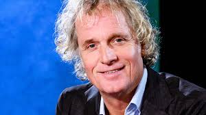 Het is pas het derde interview met onze koningin alleen, jeroen pauw ging hem in 2005 voor. Steenrijke Npo Ster Jeroen Pauw Maakt Serie Over Scheefgroei