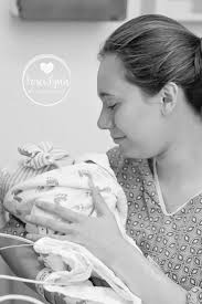 Texas photographer creates memorable maternity photos for military family