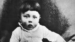 Die freude bei ihr und ihrem mann alois hitler war nach dem verlust der drei zuvor geborenen kinder entsprechend groß. Adolf Hitlers Geburtshaus Wird Abgerissen Europa Dw 17 10 2016