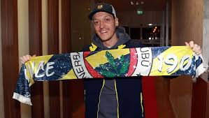 İdmanın ilk bölümünde takımla çalışan mesut özil, taktiksel antrenmana geçildikten sonra ise çalışmasını takımdan ayrı sürdürdü. Fenerbahce De Mesut Ozil Sov Basliyor Fenerbahce Fb Haberleri Spor