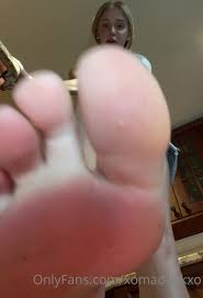 Amateur giantess - ThisVid.com