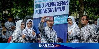 Dilansir kabarlumajang.com dari edaran menteri pendidikan dan kebudayaan republik indonesia hal : Hari Guru Dirayakan Dua Kali Setahun Ini Beda Hari Guru Sedunia Dan Nasional Halaman All Kompas Com