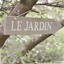Flèches et pancartes signalétique, composez votre panneau en choisissant vos couleurs et votre style d'écriture, vernis de protection spécial extérieur. La Plaque En Bois Le Jardin Pour Decorer Votre Exterieur De Maison