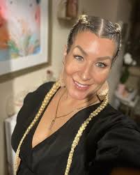 NEW ACTIVE LISTING!! 🏡 🎉🎈.. She's official!👏🏼👏🏼👏🏼⠀⠀⠀⠀⠀⠀⠀⠀⠀  ⠀⠀⠀⠀⠀⠀⠀⠀⠀ A STUNNING Craftsman home in the West End Charlotte! Growth is  surging in this area of Charlotte... get in early while the gettin' (and