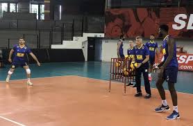 Na noite deste sábado, a seleção brasileira de vôlei masculino mostrou sua força em amistoso. Recuperado Da Covid 19 Renan Dal Zotto Comanda Primeiro Treino Da Selecao De Volei Masculino Surto Olimpico