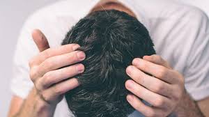 Lo shampoo fortificante anticaduta favorisce la crescita dei capelli oltre a prevenirne la perdita e migliorare la forza del follicolo: Le Cause Della Perdita Dei Capelli Cosa Devo Sapere Insalaco Clinic