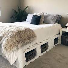 インスタで話題 海外でお馴染みのオシャレな パレットベッド のdiy インテリア術 pallet furniture bedroom western bedroom decor bedroom decor