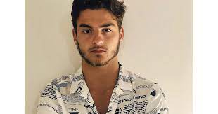 Very recently, we revealed to you the reason why isabeau and simon castaldi will soon separate in objectif reste du monde. Simon Castaldi Star D Une Tele Realite Son Pere Et Sa Mere N Ont Pas Reagi De La Meme Facon Purepeople