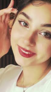 دختر زیبا: چشمان سیاه و روی بهشت