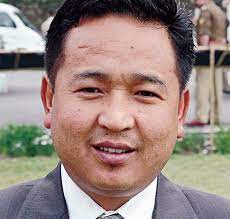 However, they are less successful at rejecting noise when noise levels are particularly high. Ps Golay Sworn In As Sikkim Chief Minister Dynamite News