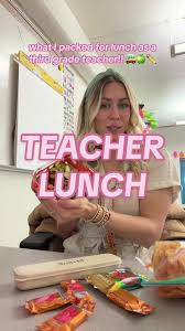 what I packed for lunch as a third grade teacher! 🚌🍏✏️✨ #teacherlife  #teachervlog #teachertok #teachersoftiktok #teacherlunch  #whatipackedforlunch #elementaryteacher