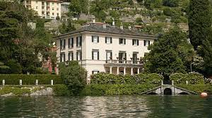 Denn hier verbringen george, 60, und amal clooney, 43, mit ihren zwillingen ella und alexander, beide 3, den großteil ihres. Laglio Hofft Auf Clooney Hochzeit Oe3 Orf At