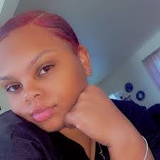 Lea Peters's Instagram, Twitter & Facebook