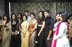 Soudha On Twitter Talked To You About Divya S Engagement Few Days Back So Here S A Group Photo With Alluarjun And Sneha Reddy Http T Co Pelpezpt The actress and her filmmaker husband specially flew down to hyderabad to be a part.
