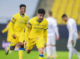 واضطر ريفر بليت لإشراك لاعب الوسط المخضرم إنزو بيريز (نجم فالنسيا الإسباني السابق) كحارس مرمى، بعد رفض اتحاد أمريكا الجنوبية (الكونيمبول) طلب النادي بقيد حارسين إضافيين. ØµØ­ÙŠÙØ© Ø§Ù„Ø¥Ø±Ø³Ø§Ù„ Ø¨ÙŠØªÙŠ Ù…Ø§Ø±ØªÙŠÙ†ÙŠØ² ÙŠØ·Ù„Ø¨ Ù…Ù† Ø¥Ø¯Ø§Ø±Ø© Ø§Ù„Ù†ØµØ± Ø§Ù„Ø³ÙØ± Ø¥Ù„Ù‰ Ø§Ù„Ø£Ø±Ø¬Ù†ØªÙŠÙ† Ù„Ù‡Ø°Ø§ Ø§Ù„Ø³Ø¨Ø¨