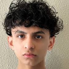 Omar Hassan's Instagram, Twitter & Facebook