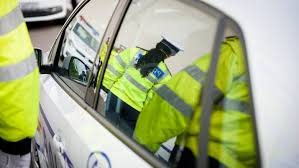 Amenzi rutiere emise de poliţişti locali fără atribuţiuni. RevoltÄ In Mai DupÄ Incidentul Dintre Un PoliÈist De La RutierÄ Èi Unul De La PoliÈia LocalÄ