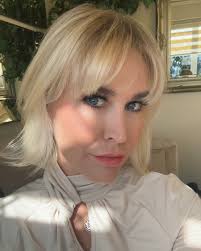 Off into town ! I have a date 👀 #mondayfunday