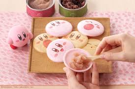 老舗和菓子屋・鶴屋吉信から「カービィのまんまる手づくり最中 “春”」桜モチーフの春限定仕様 - ファッションプレス