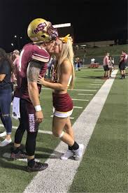 40 Perfect Football Player And Cheerleader Couple Pictures You Dream To Have P Football Relationship Goals Couple Goals Teenagers Football Cheerleader Couple