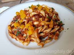 Poi prendete le carote, eliminate la buccia e tagliate in 4 pezzi. Busiata Al Sugo Di Maiale Con Le Zucca Cooking Italycooking Italy