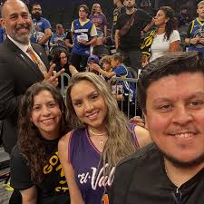 Noche de basquetbol 🏀 San Francisco Warriors vs Phoenix Suns … la pasamos  fenomenal y siempre un gusto ver al Profe! @streetschris1 haciendo lo suyo  👊🏼 #warriors #suns #basketball