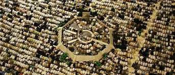 It specialises in the fields of research, education and publication. What S The Real Difference Islam And The West Der Spiegel