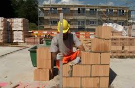 Le maçon est la première personne à intervenir sur une construction. Macon Cfc Maconne Cfc Orientation Ch